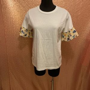 Cute flare sleeve floral top